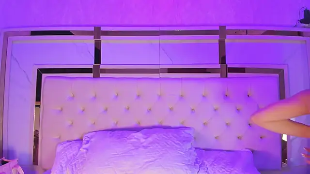 Snapshot of Cameron_Hearts chatting on 01-14-26, 12:11 Cameron Hearts online show from 01-14-26, 12:11