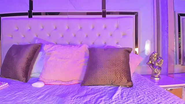 Snapshot of Cameron_Hearts chatting on 02-08-26, 12:19 Cameron Hearts online show from 02-08-26, 12:19