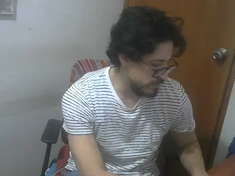 GuivernoStud online show from 09-11-25, 04:45