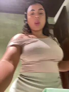 Snapshot of Salomeferreira_ chatting on 10-23-25, 04:06 Salomeferreira online show from 10-23-25, 04:06