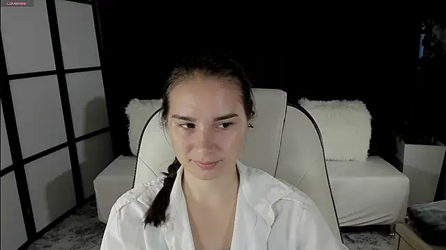 Snapshot of SeraphineClark chatting on 09-25-25, 02:26 SeraphineClark online show from 09-25-25, 02:26