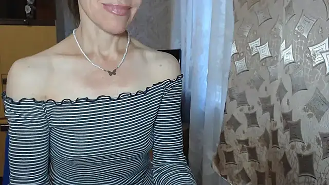 Two Sisters online show from 09-17-25, 04:36