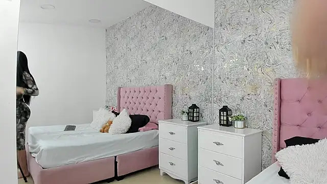 Snapshot of PaolaSanz chatting on 10-04-25, 11:41 PaolaSanz online show from 10-04-25, 11:41