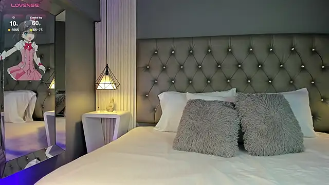 LunaBloomn online show from 10-29-25, 05:04