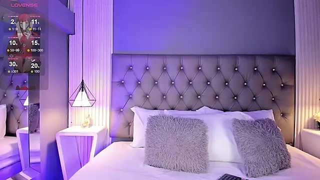 LunaBloomn online show from 12-15-25, 05:06