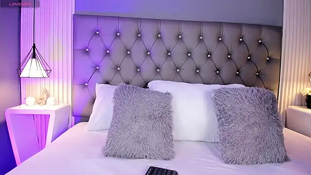 LunaBloomn online show from 01-17-26, 05:05