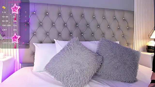 LunaBloomn online show from 03-18-26, 05:05