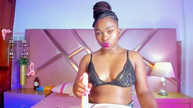 Snapshot of SophieSinclair chatting on 09-20-25, 12:17 SophieSinclair online show from 09-20-25, 12:17