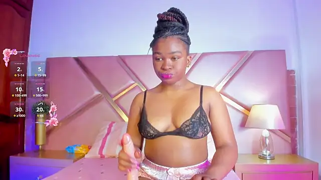 Snapshot of SophieSinclair chatting on 09-26-25, 12:53 SophieSinclair online show from 09-26-25, 12:53