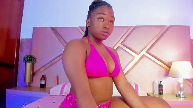 Snapshot of SophieSinclair chatting on 10-05-25, 12:47 SophieSinclair online show from 10-05-25, 12:47