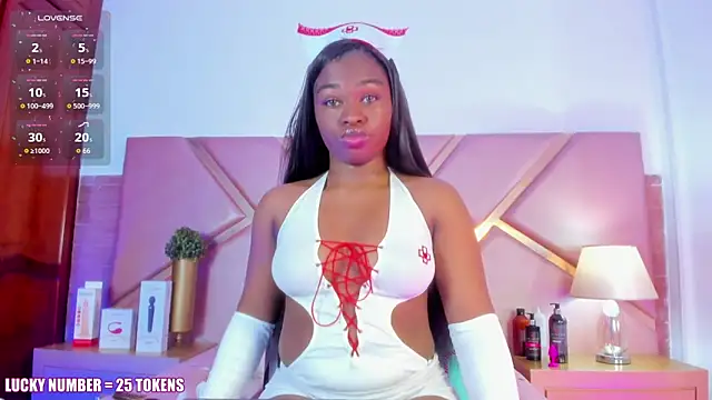 Snapshot of SophieSinclair chatting on 10-31-25, 12:50 SophieSinclair online show from 10-31-25, 12:50