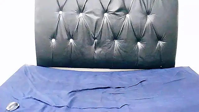 Iris-Pinky online show from 11-23-25, 06:19