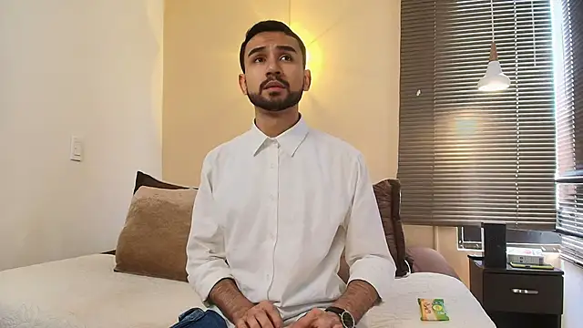 Snapshot of Axel_Moon_S chatting on 09-15-25, 06:41 Axel Moon S online show from 09-15-25, 06:41