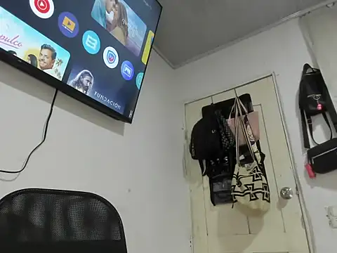 Snapshot of La-morena-hot chatting on 09-29-25, 02:16 La-morena-hot online show from 09-29-25, 02:16