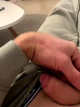 Snapshot of Milike_93 chatting on 10-17-25, 10:12 Milike 93 online show from 10-17-25, 10:12