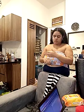 Snapshot of Anabelle_00_ chatting on 10-18-25, 03:31 Anabelle 00  online show from 10-18-25, 03:31