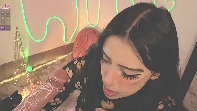 ashlynnlowe  online show from 12-19-25, 07:32