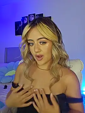 Snapshot of MaryMoon_ chatting on 09-22-25, 01:29 MaryMoon online show from 09-22-25, 01:29