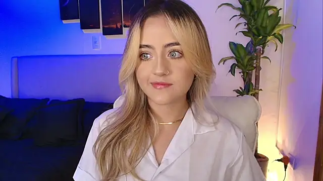 Snapshot of MaryMoon_ chatting on 11-15-25, 02:42 MaryMoon online show from 11-15-25, 02:42