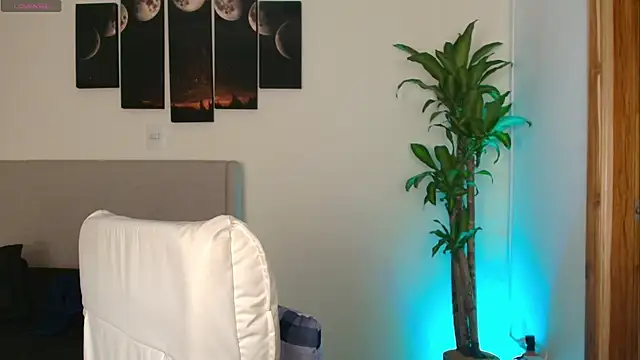 Snapshot of MaryMoon_ chatting on 11-30-25, 09:19 MaryMoon online show from 11-30-25, 09:19