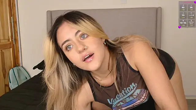 Snapshot of MaryMoon_ chatting on 12-16-25, 12:15 MaryMoon online show from 12-16-25, 12:15