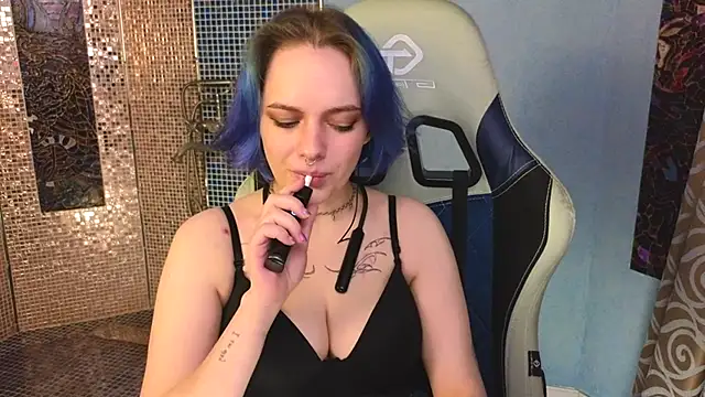 Snapshot of Eniferi chatting on 11-09-25, 03:43 Eniferi online show from 11-09-25, 03:43