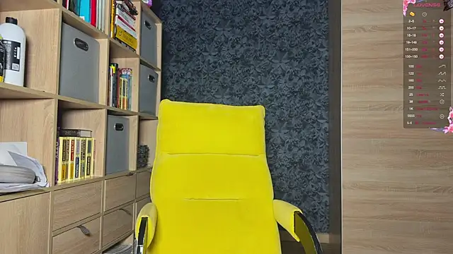 Snapshot of AzureEyes chatting on 10-05-25, 04:16 AzureEyes online show from 10-05-25, 04:16