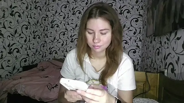 Snapshot of YourEmilie chatting on 09-19-25, 09:15 YourEmilie online show from 09-19-25, 09:15