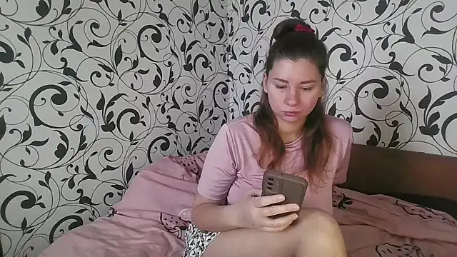 Snapshot of YourEmilie chatting on 11-05-25, 07:30 YourEmilie online show from 11-05-25, 07:30