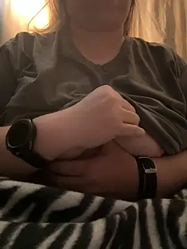 Snapshot of lindamarie_ chatting on 09-12-25, 04:07 lindamarie  online show from 09-12-25, 04:07