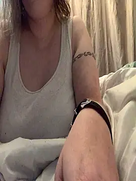 Snapshot of lindamarie_ chatting on 09-28-25, 02:22 lindamarie  online show from 09-28-25, 02:22