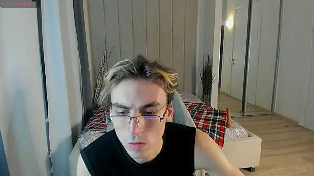 Snapshot of OLIVER__MARTINEZ chatting on 09-24-25, 08:12 OLIVER  MARTINEZ online show from 09-24-25, 08:12