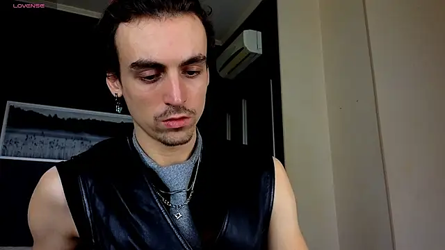 Snapshot of OLIVER__MARTINEZ chatting on 10-26-25, 08:15 OLIVER  MARTINEZ online show from 10-26-25, 08:15