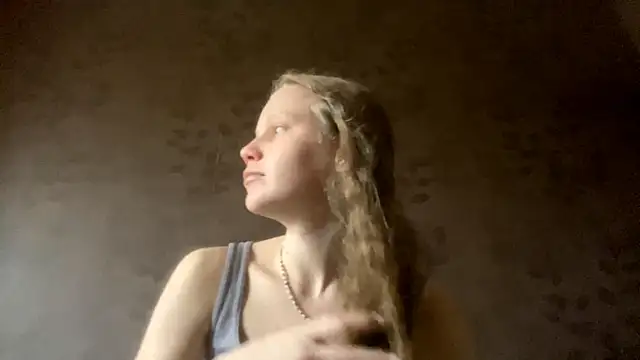 Snapshot of GlyndaCaver chatting on 10-06-25, 11:07 GlyndaCaver online show from 10-06-25, 11:07