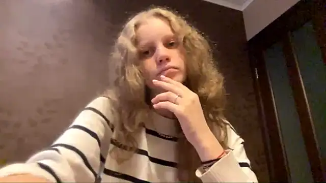 Snapshot of GlyndaCaver chatting on 10-21-25, 11:33 GlyndaCaver online show from 10-21-25, 11:33