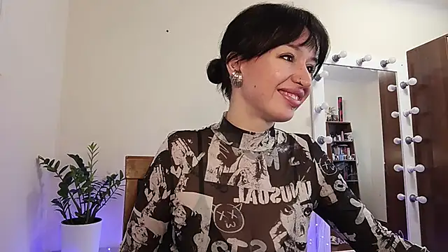 Snapshot of quiet_smile chatting on 10-12-25, 08:13 quiet smile online show from 10-12-25, 08:13