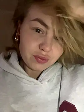 MartaLuna  online show from 10-22-25, 12:16