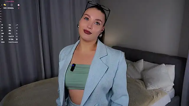 Snapshot of KristynSchwerin chatting on 09-17-25, 02:30 KristynSchwerin online show from 09-17-25, 02:30