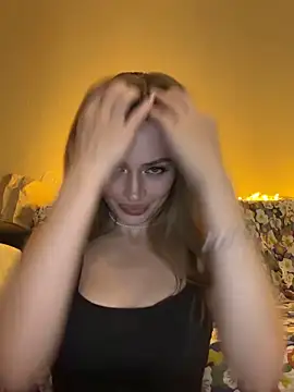 Snapshot of Elizabeth_Tay chatting on 10-01-25, 05:52 Elizabeth Tay online show from 10-01-25, 05:52