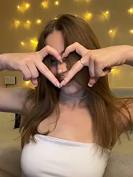 Snapshot of Elizabeth_Tay chatting on 10-05-25, 06:17 Elizabeth Tay online show from 10-05-25, 06:17