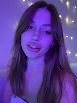 Snapshot of Elizabeth_Tay chatting on 10-16-25, 06:09 Elizabeth Tay online show from 10-16-25, 06:09