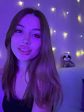 Snapshot of Elizabeth_Tay chatting on 10-18-25, 05:35 Elizabeth Tay online show from 10-18-25, 05:35