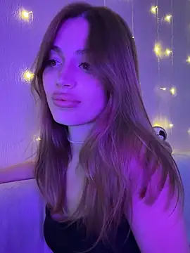 Snapshot of Elizabeth_Tay chatting on 10-19-25, 05:02 Elizabeth Tay online show from 10-19-25, 05:02