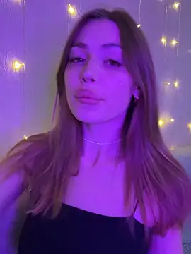 Snapshot of Elizabeth_Tay chatting on 10-21-25, 05:24 Elizabeth Tay online show from 10-21-25, 05:24