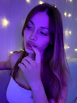 Snapshot of Elizabeth_Tay chatting on 10-22-25, 05:34 Elizabeth Tay online show from 10-22-25, 05:34