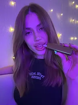 Snapshot of Elizabeth_Tay chatting on 10-27-25, 04:55 Elizabeth Tay online show from 10-27-25, 04:55