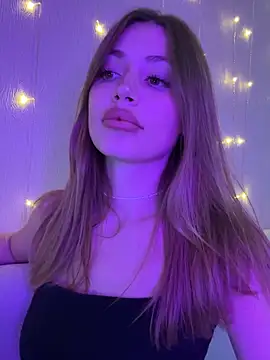 Snapshot of Elizabeth_Tay chatting on 10-28-25, 04:20 Elizabeth Tay online show from 10-28-25, 04:20