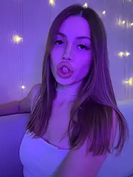 Snapshot of Elizabeth_Tay chatting on 10-29-25, 05:25 Elizabeth Tay online show from 10-29-25, 05:25