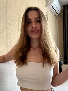 Snapshot of Elizabeth_Tay chatting on 11-10-25, 10:14 Elizabeth Tay online show from 11-10-25, 10:14