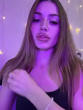 Snapshot of Elizabeth_Tay chatting on 11-19-25, 05:02 Elizabeth Tay online show from 11-19-25, 05:02